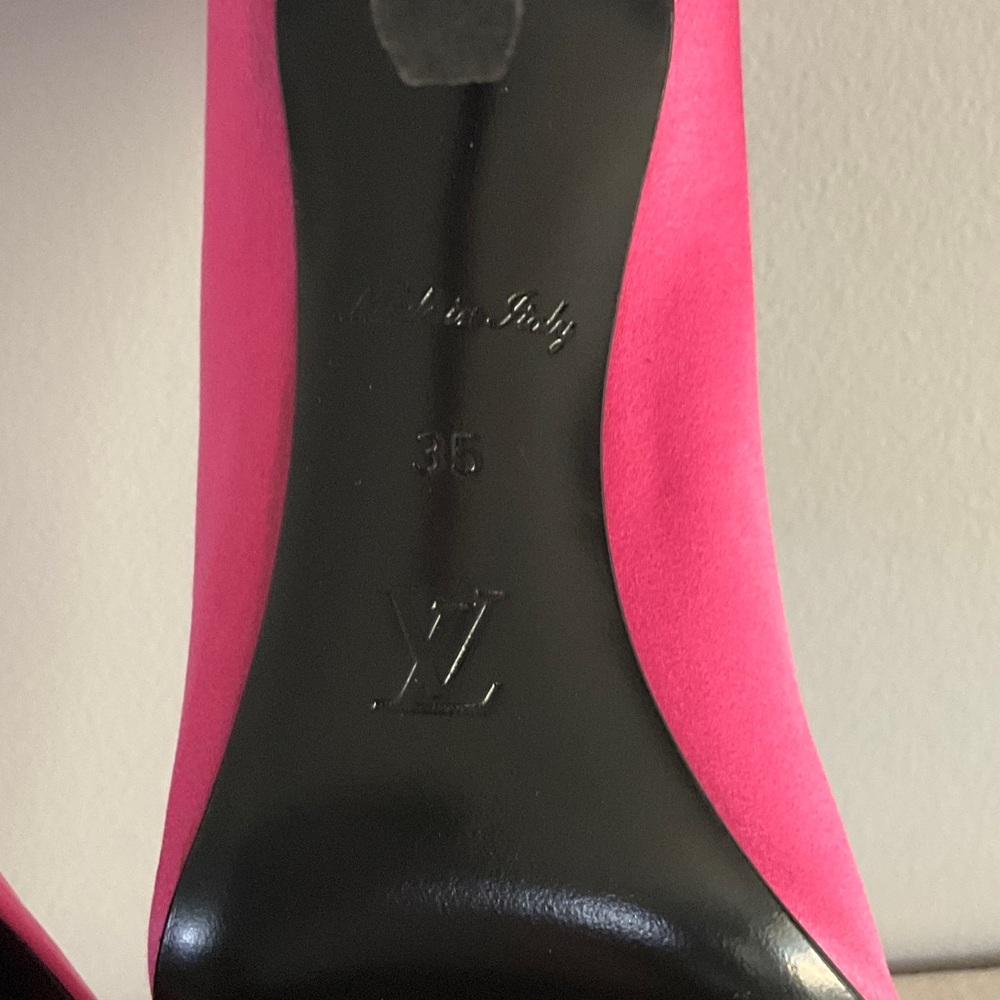 Louis Vuitton Fuchsia Heels with Crystal Logo - Picture 8 of 11